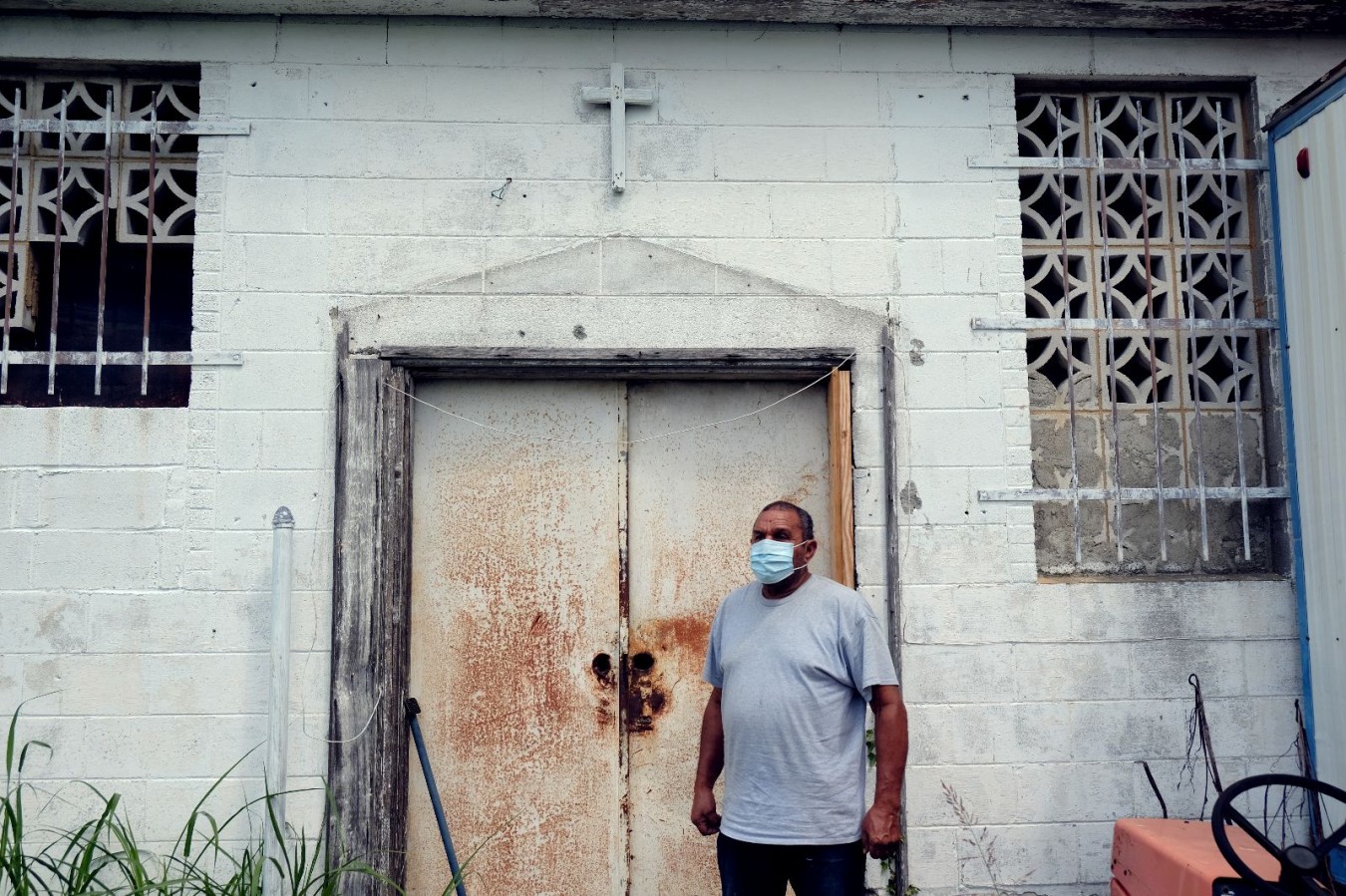 Harris hopes to restore the cemetery's chapel for use by visiting families. (Photo: Jakob Cordes/VPM)