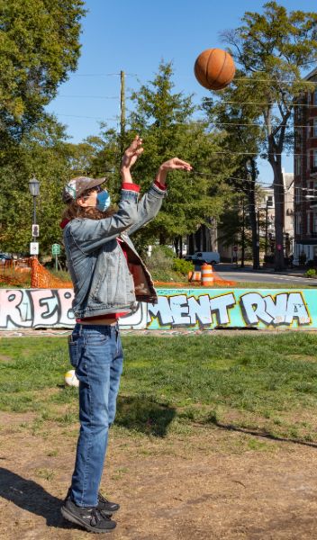 Citizen Journalists Seek Answers From Richmond Police 1 Goad shooting hoops on the grass median around the Robert E. Lee monument, an area referred to as Marcus-David Peters' Circle. (Photo: Alex Scribner/VPM News) 
