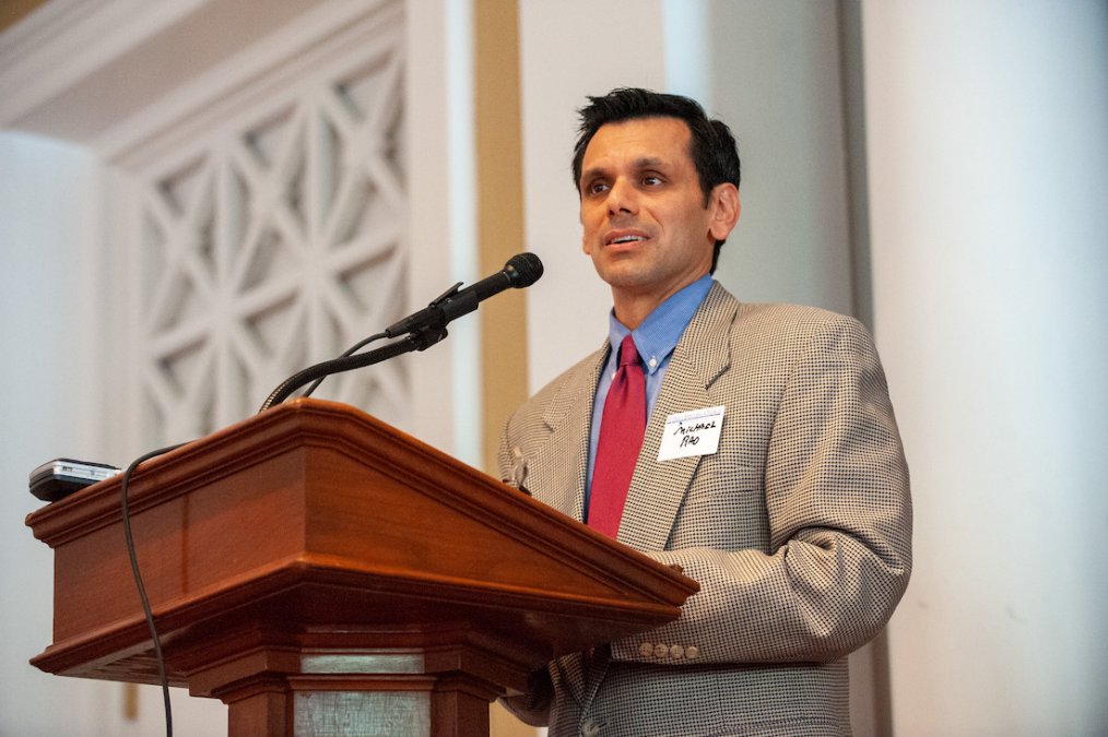 Michael Rao addresses the Eyes on Richmond speakers series at St. Paul's Episcopal Church in 2010 (Craig Carper/VPM News)