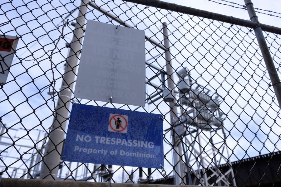 A Dominion Energy substation in downtown Richmond. The Clean Economy Act calls for the company to make billions of dollars in new investments in renewable energy projects. (Ben Paviour/VPM News)